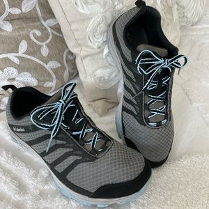 Nice Columbia hiking shoes 9
